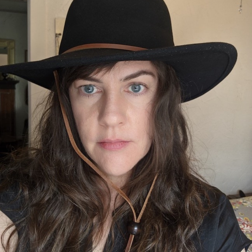 Meet your Posher, Charis